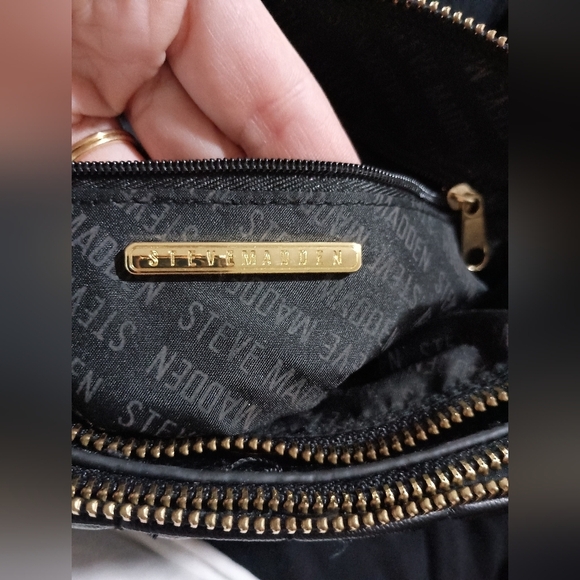Steve Madden Black and Gold Crossbody Bag with Chain Strap - Picture 7 of 8